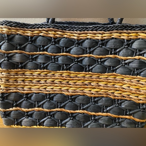 Vintage corn husk purse with 3 sections. - Picture 2 of 9